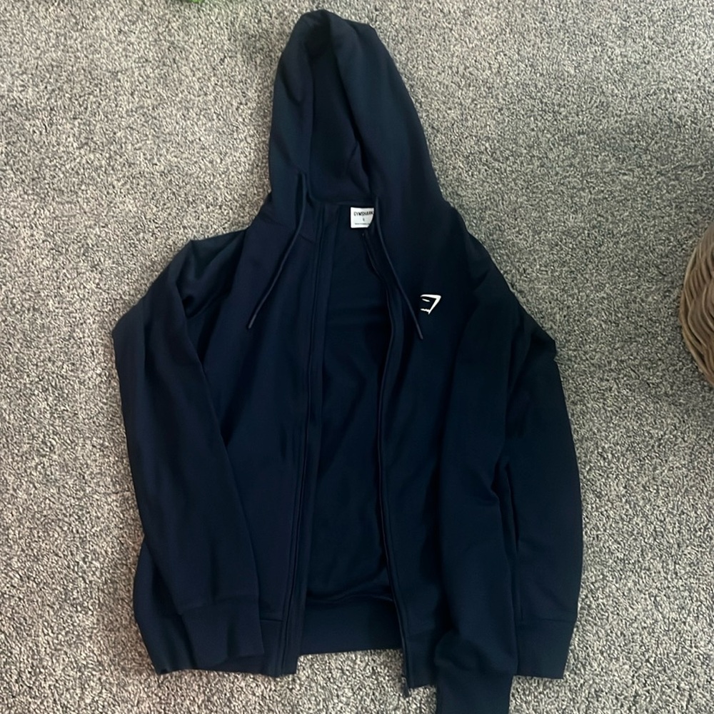Selling this item because it doesn’t fit my style.
